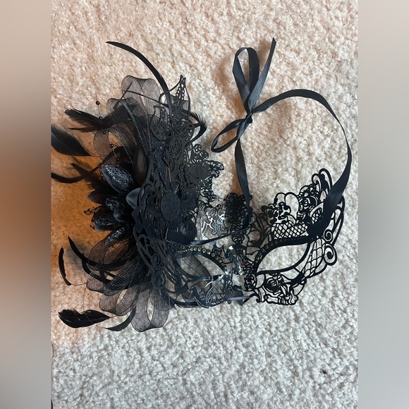 Masquerade Mask - Picture 4 of 4